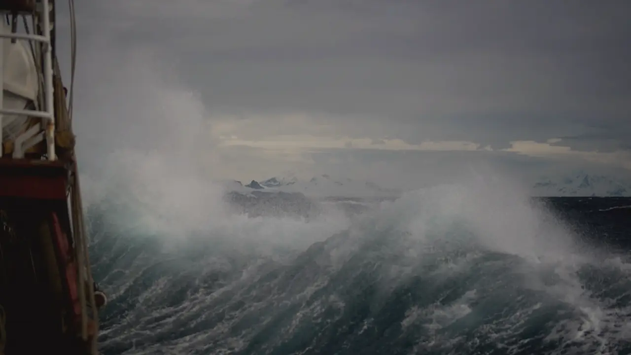 Woeste golven op zee